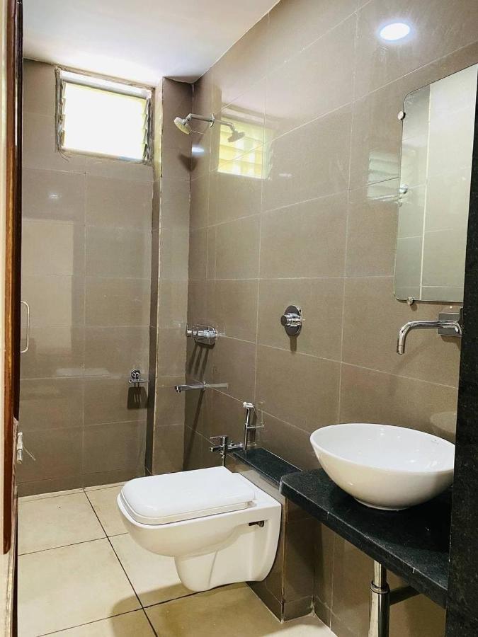 Hotel Tirth Ankleshwar Екстер'єр фото