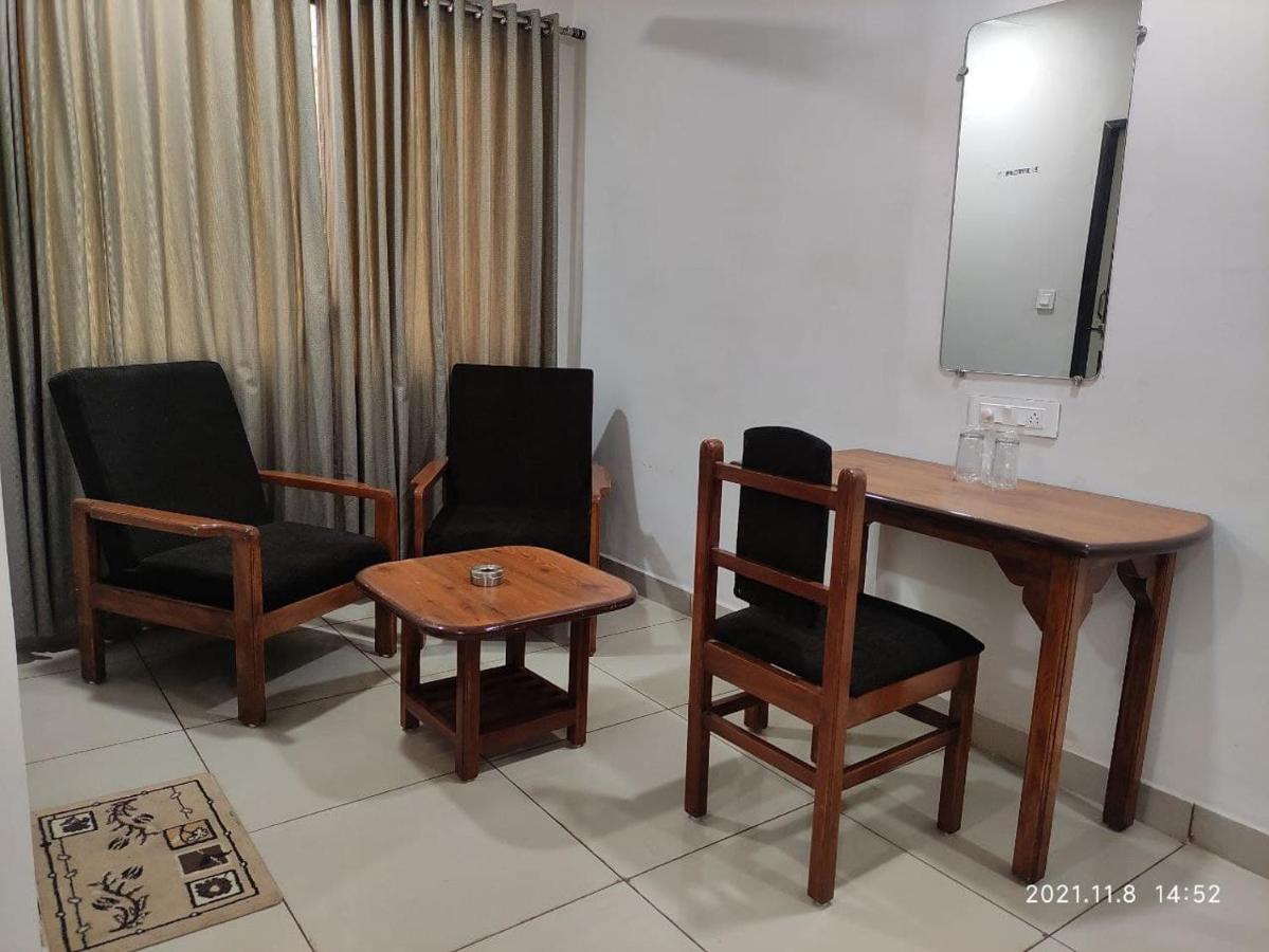 Hotel Tirth Ankleshwar Екстер'єр фото