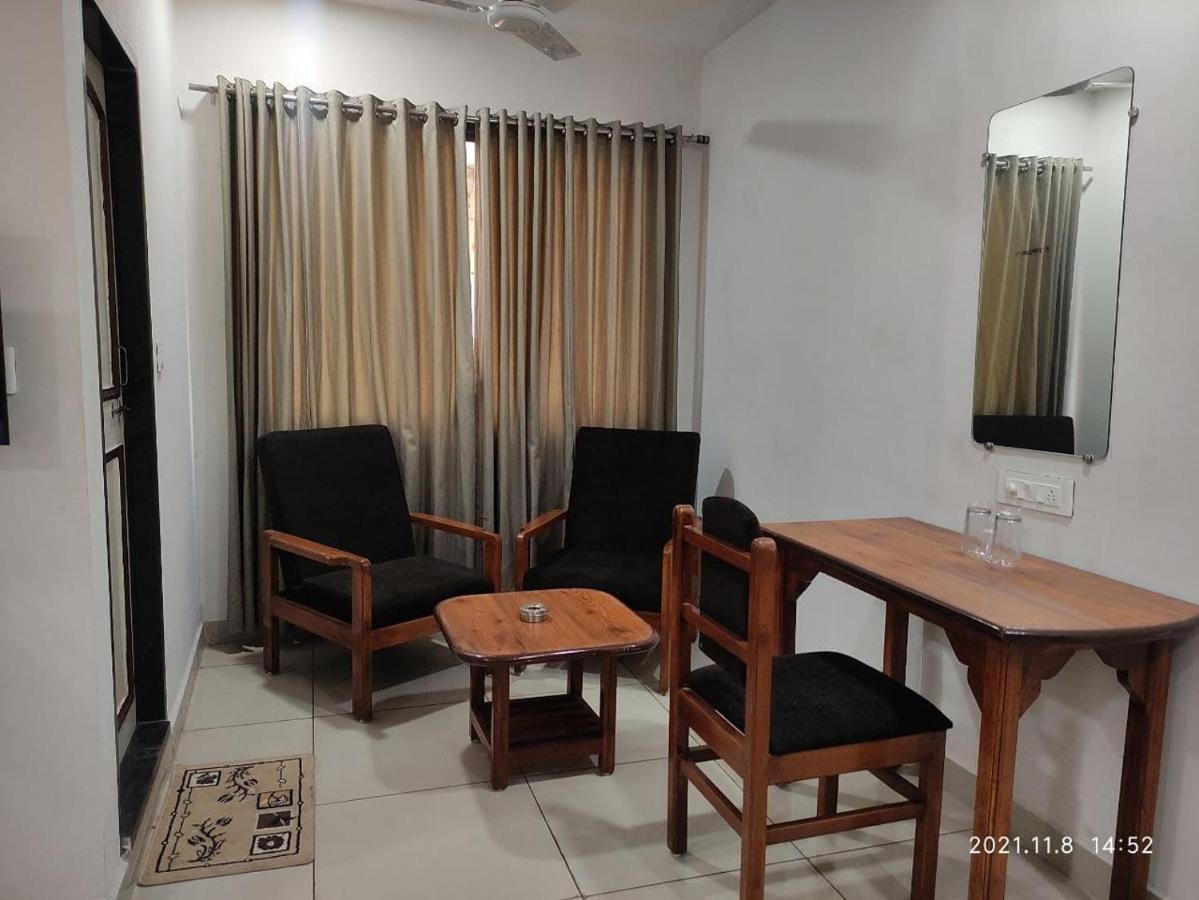 Hotel Tirth Ankleshwar Екстер'єр фото