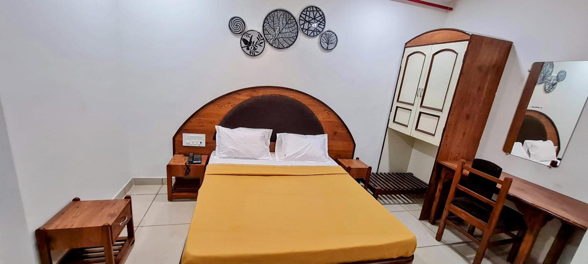 Hotel Tirth Ankleshwar Екстер'єр фото